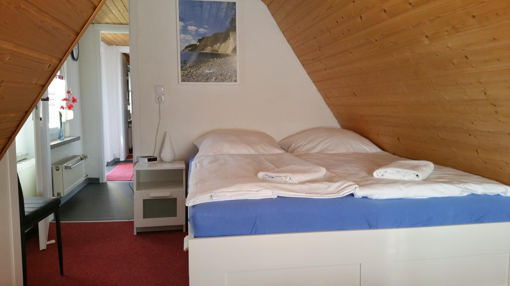 Ferienwohnungen Am Kleinen See Bergen Auf Rugen Exterior foto